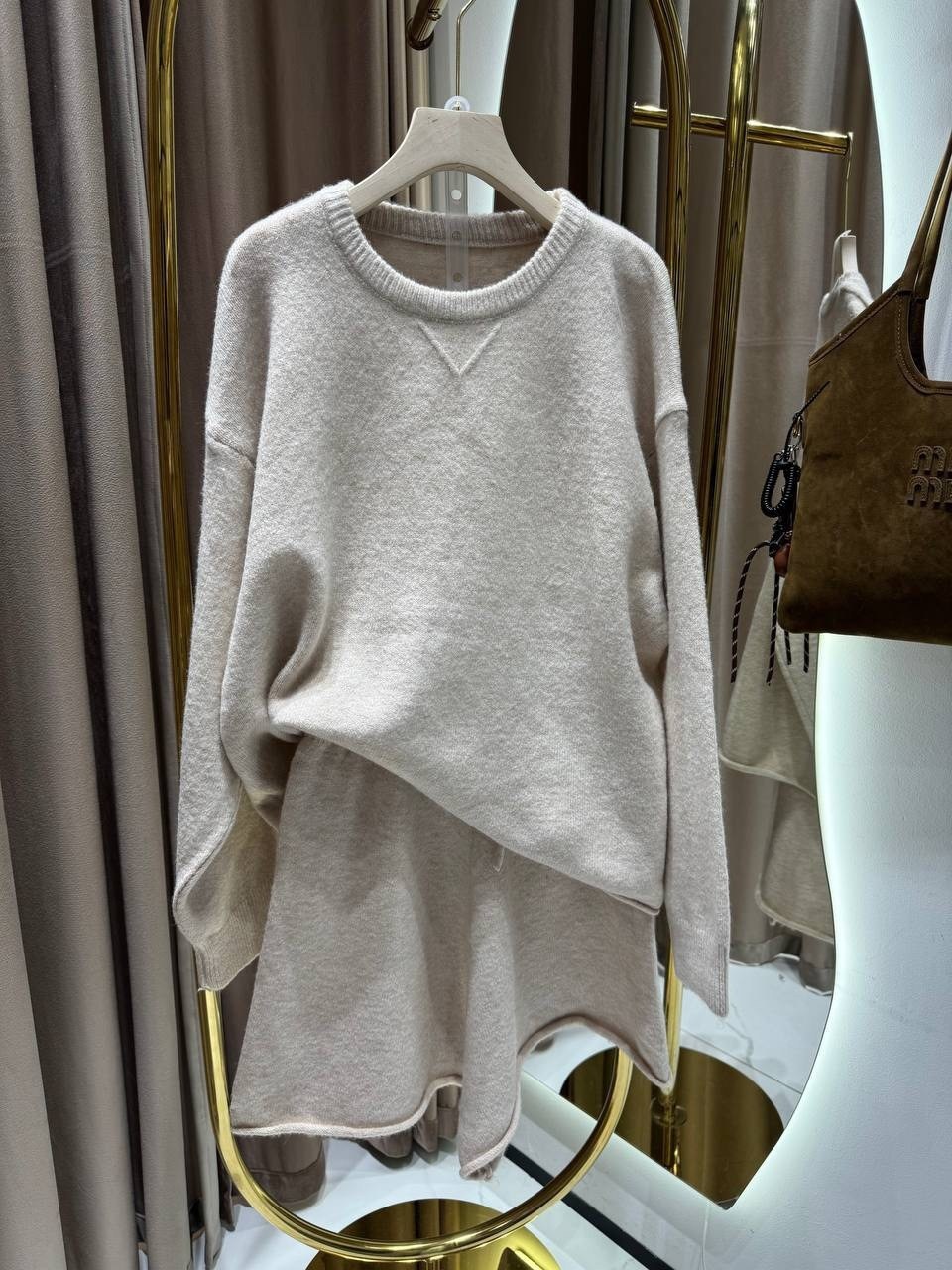 костюм с юбкой,трикотажные костюмы,трикотажный костюм с шортами,свитера женские