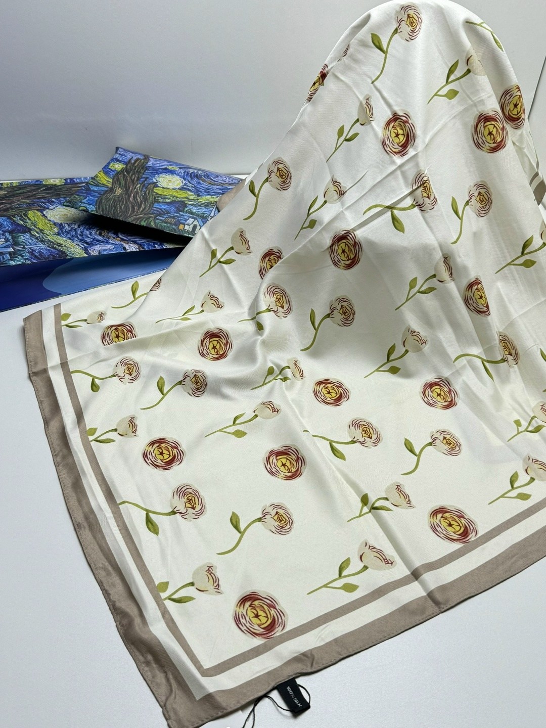 шелковый платок,брендовый платок,женские платки,платок,шарфы и платки