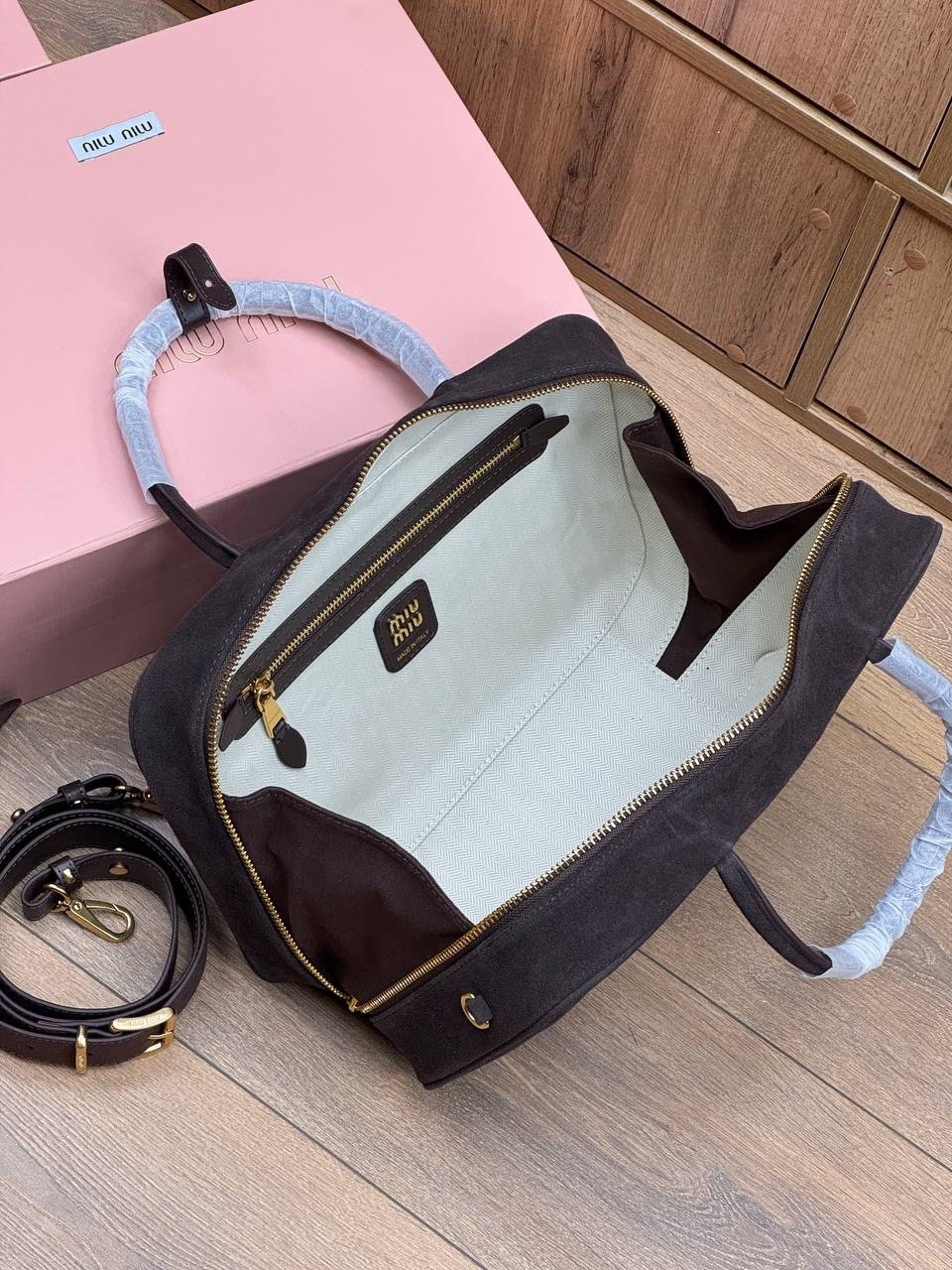 сумка в образе miu miu замша 30 х 20 х 12 см,сумка miu miu,miu miu замшевая сумка premium 34x22x10 см,сумка женская miu miu,сумка miu miu замшевая коричневая