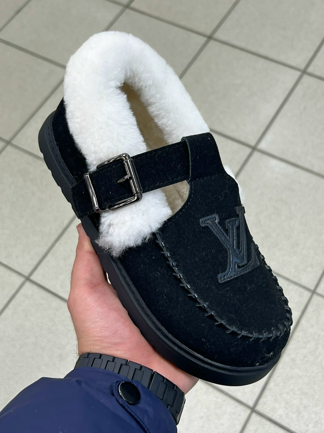 ,женские замшевые ботинки louis vuitton colorado comfort на меху черные,женские лоферы louis vuitton,ботинки louis vuitton,туфли louis vuitton colorado comfort зима премиум