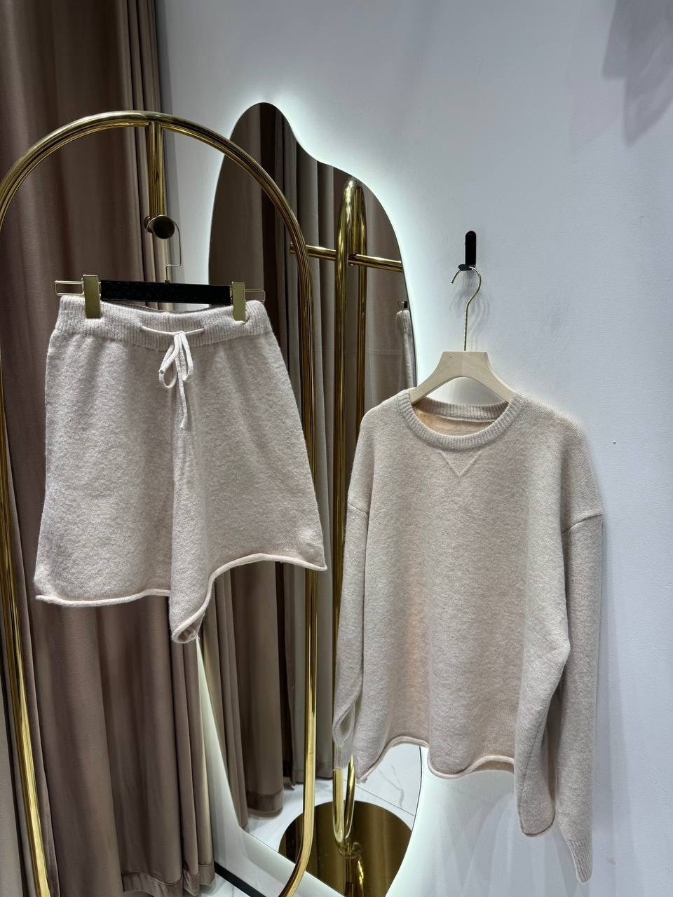 костюм с юбкой,трикотажные костюмы,трикотажный костюм с шортами,свитера женские