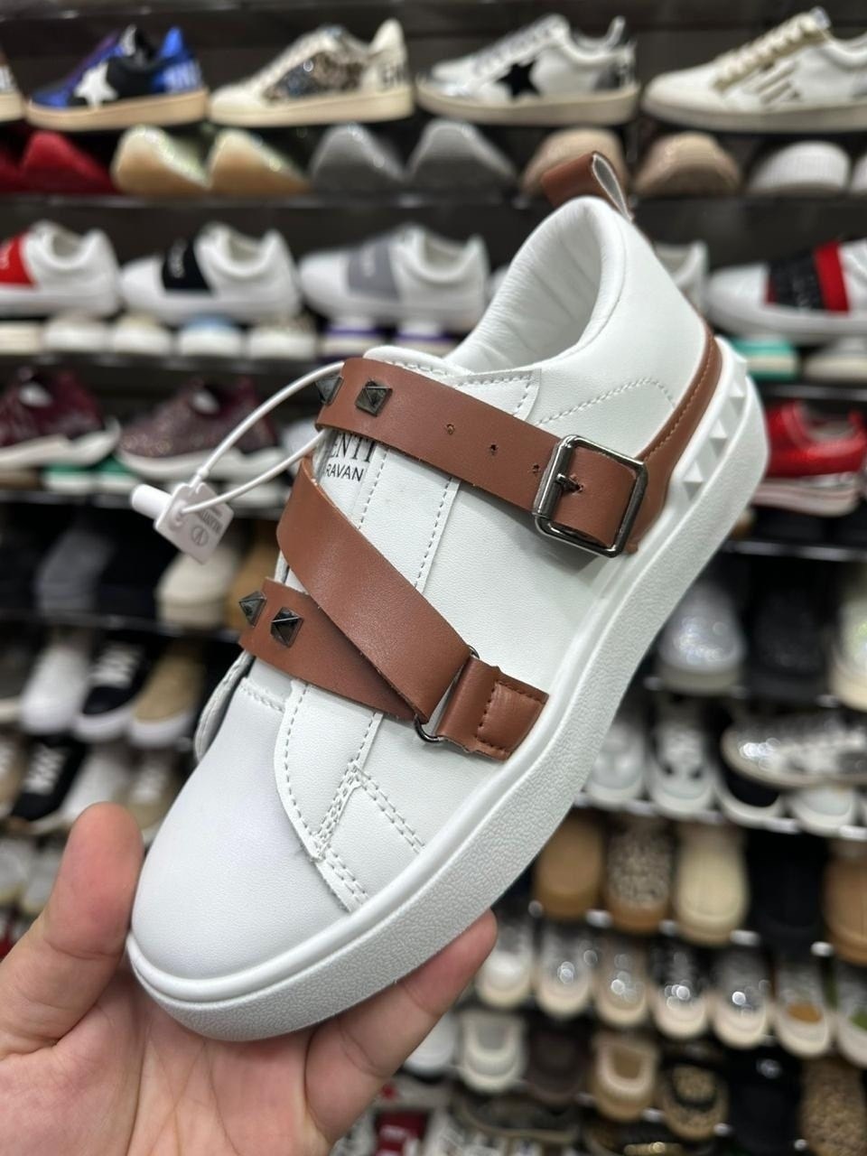 ,кеды valentino,valentino кроссовки,valentino garavani кроссовки,стильные кеды