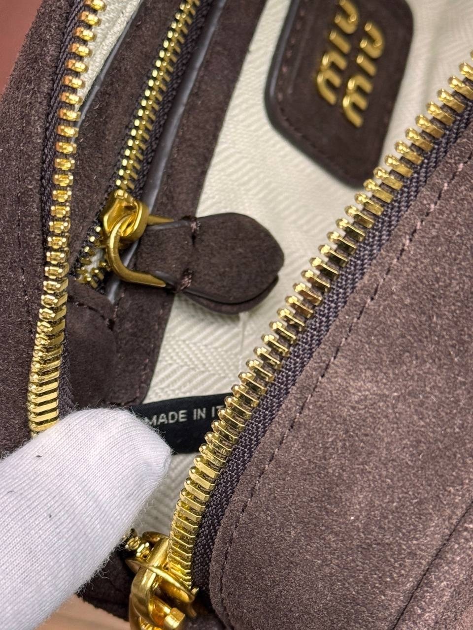 сумка в образе miu miu замша размер 28/14 см,замшевая сумка,сумка женская miu miu,сумка miu miu,женская замшевая сумка miu miu arcadie коричневая