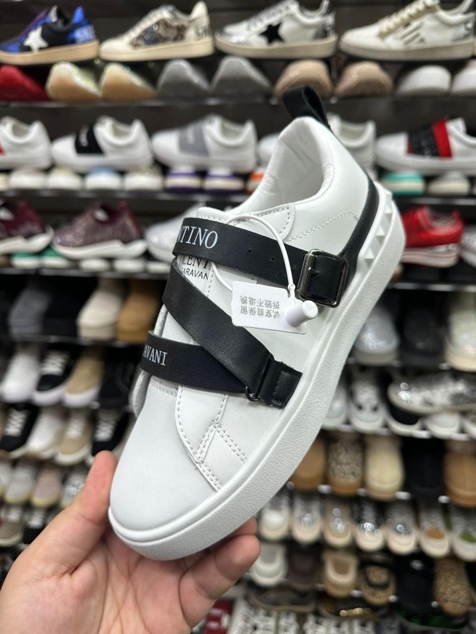 ,кеды valentino,valentino кроссовки,valentino garavani кроссовки,стильные кеды