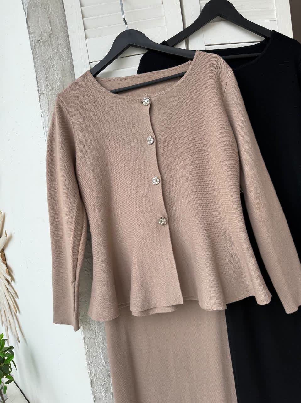 женский костюм с юбкой,элегантный трикотажный костюм с кардиганом и юбкой,трикотажный костюм с юбкой женский,костюм трикотажный с юбкой макси emberens,элегантный трикотажный костюм