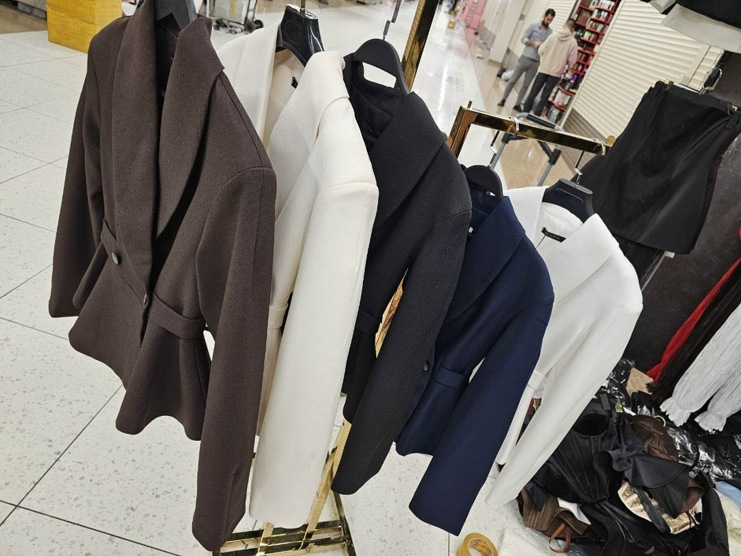 костюм с юбкой,пиджак женский белый,женские костюмы,пиджак-баска с акцентной талией