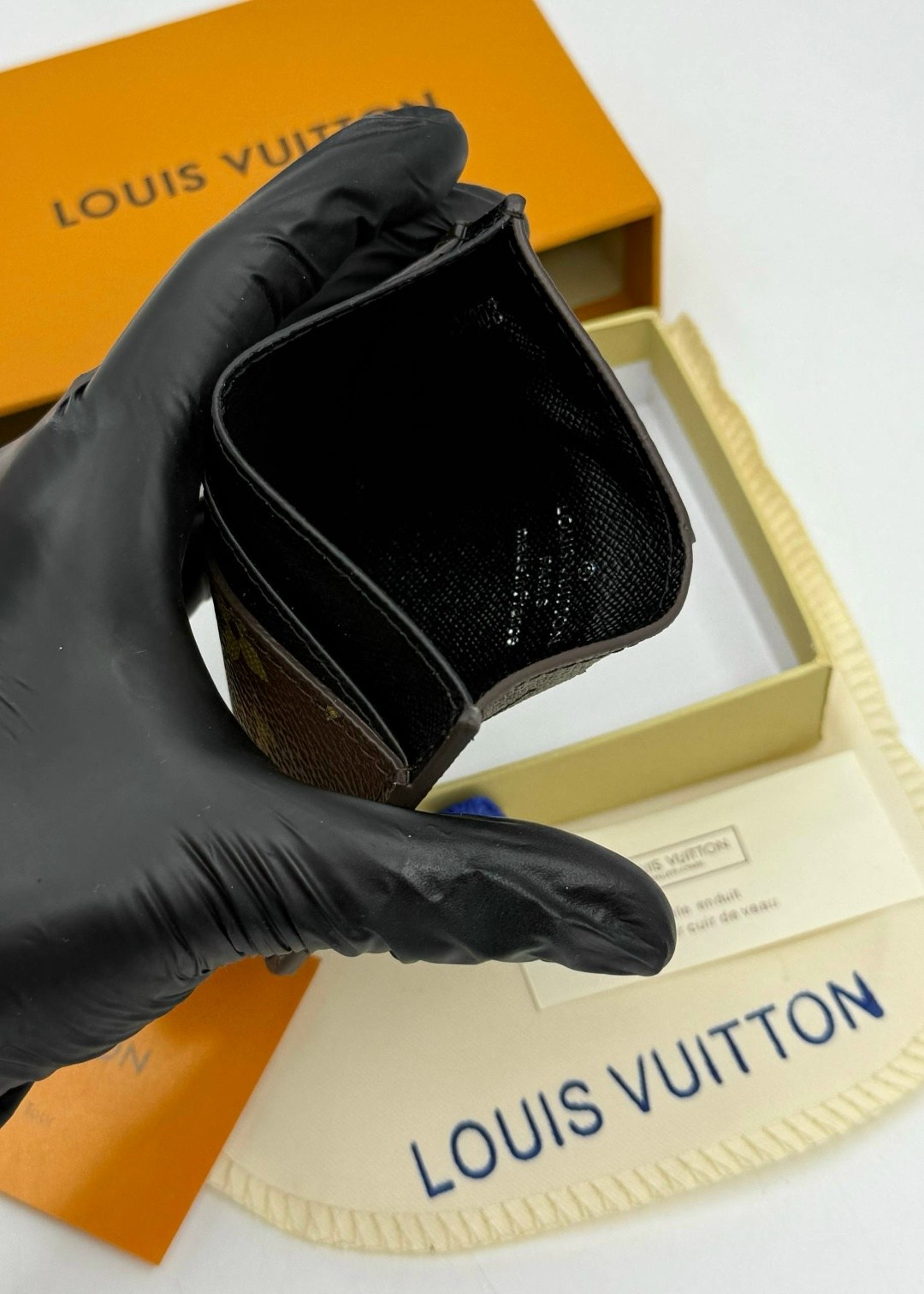 картхолдер louis vuitton,louis vuitton визитница,картхолдер луи виттон оригинал,визитница картхолдер louis vuitton,обложка на паспорт louis vuitton