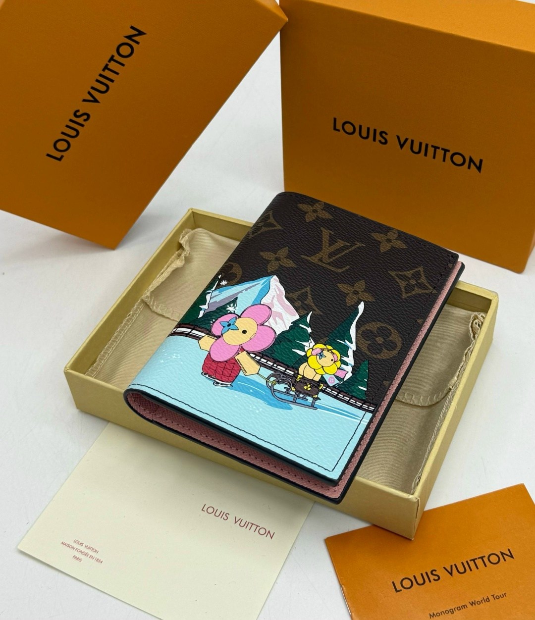 обложка на паспорт louis vuitton,женская обложка на паспорт louis vuitton,кошелек louis vuitton,обложка для документов louis vuitton,louis vuitton wallet & passport cover holder vivienne holiday holly
