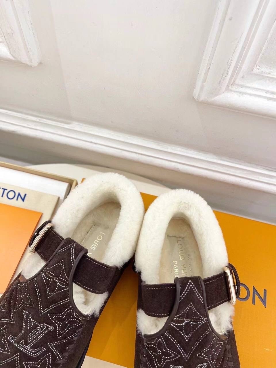 женские замшевые ботинки louis vuitton colorado comfort на меху черные,женские лоферы louis vuitton,женские замшевые ботинки louis vuitton colorado comfort на меху бежевые,ботинки louis vuitton,туфли