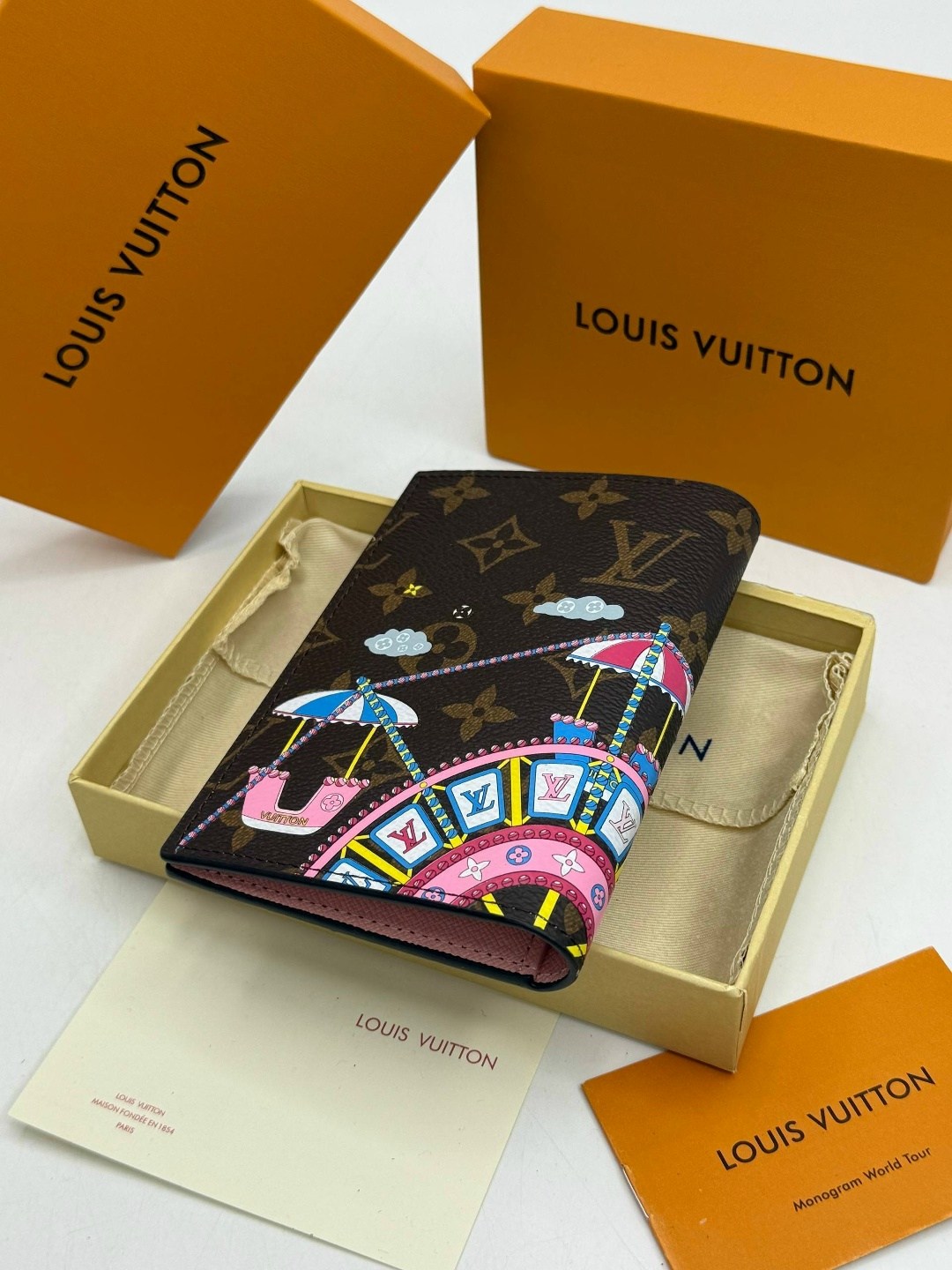 обложка на паспорт louis vuitton,женская обложка на паспорт louis vuitton,кошелек louis vuitton,louis vuitton passport cover,louis vuitton monogram canvas passport cover