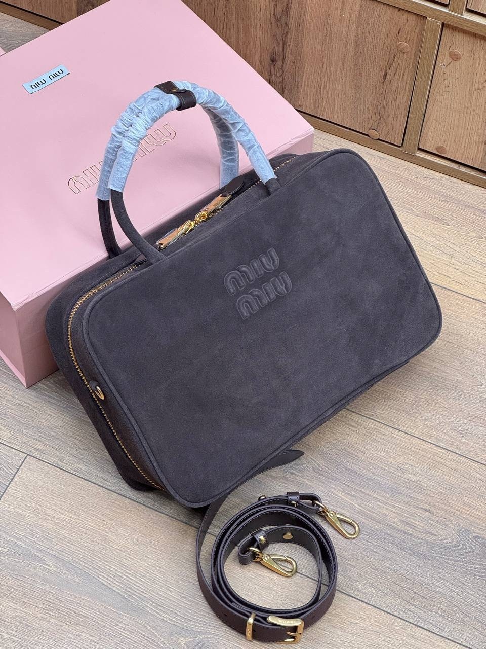 сумка в образе miu miu замша 30 х 20 х 12 см,сумка miu miu,miu miu замшевая сумка premium 34x22x10 см,сумка женская miu miu,сумка miu miu замшевая коричневая