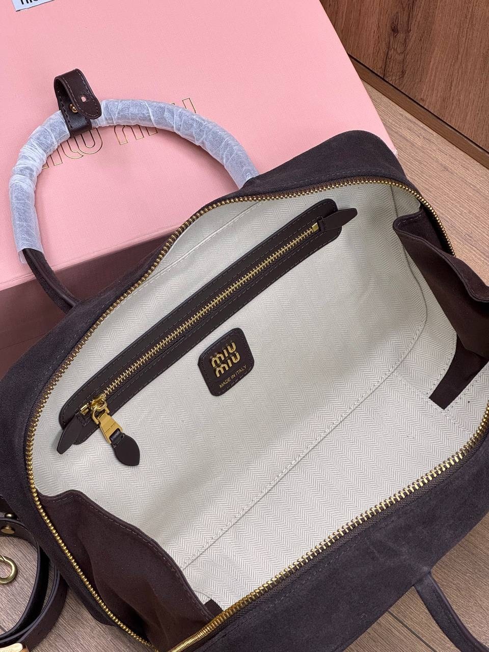 сумка в образе miu miu замша 30 х 20 х 12 см,сумка miu miu,miu miu замшевая сумка premium 34x22x10 см,сумка женская miu miu,сумка miu miu замшевая коричневая