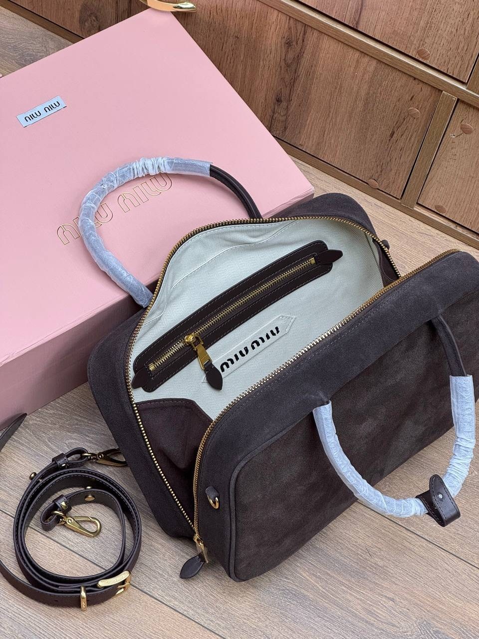 сумка в образе miu miu замша 30 х 20 х 12 см,сумка miu miu,miu miu замшевая сумка premium 34x22x10 см,сумка женская miu miu,сумка miu miu замшевая коричневая