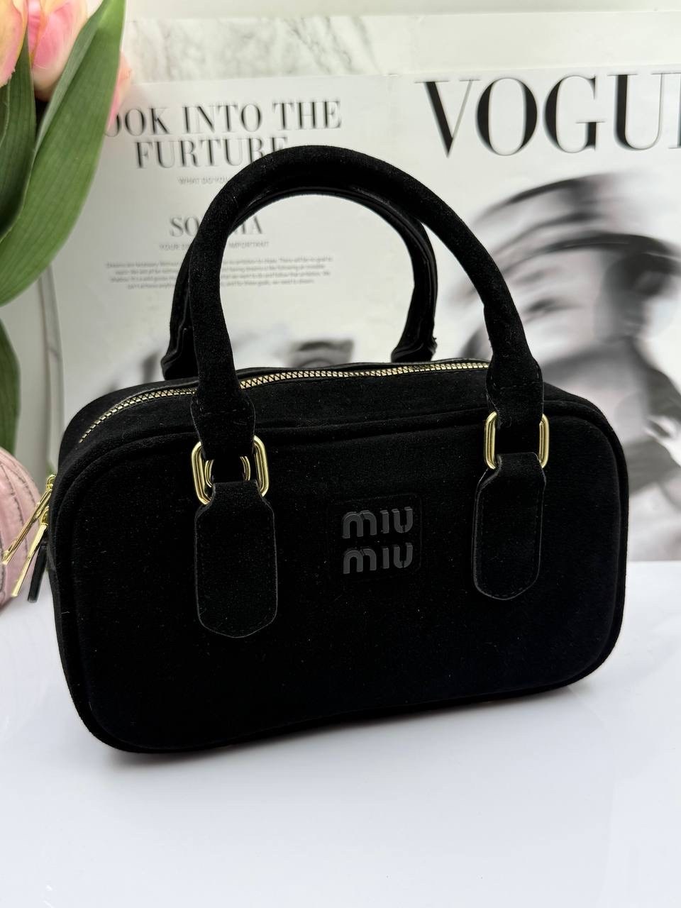 замшевая чёрная сумка miu miu 28x13 см,замшевая чёрная сумка miu miu 23x13 см,сумка miu miu женская на плечо замшевая,сумка замшевая miu miu,замшевая сумка