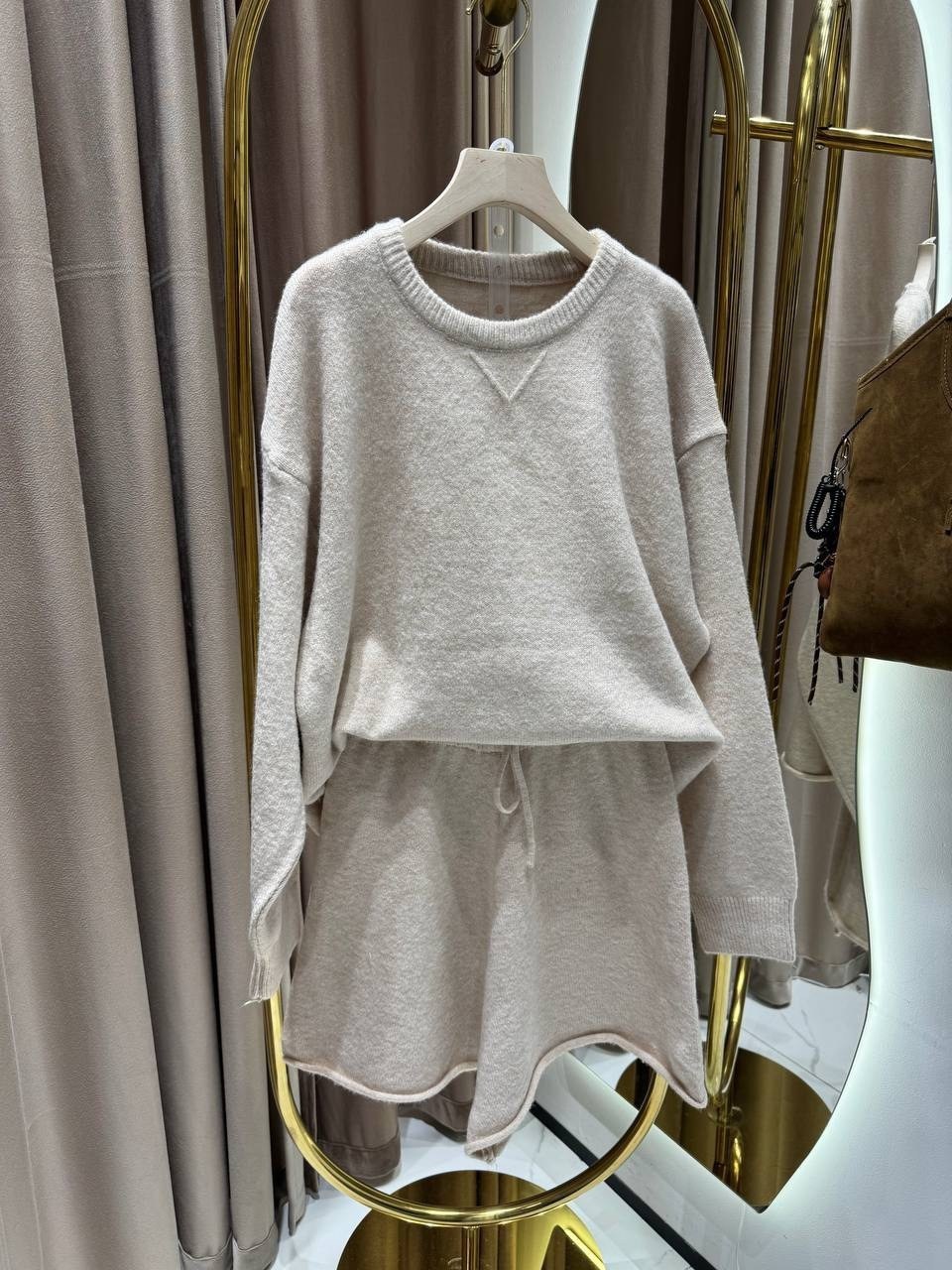 костюм с юбкой,трикотажные костюмы,трикотажный костюм с шортами,свитера женские