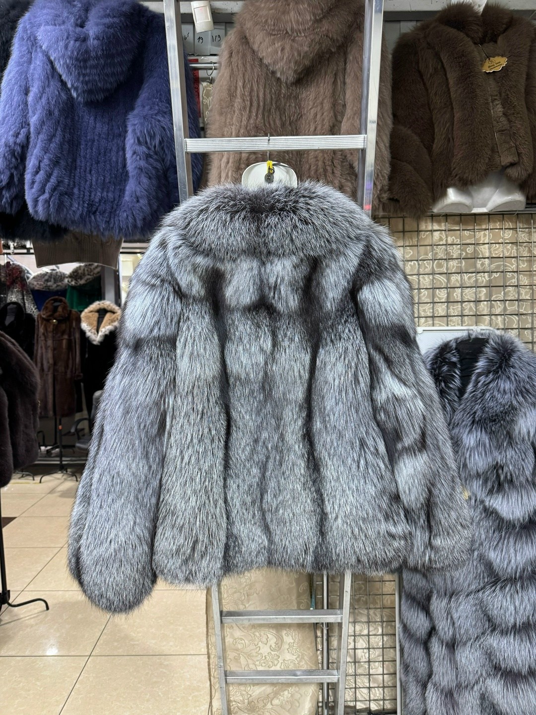 женская шуба из натурального меха чернобурки,зимняя женская шуба из натурального меха чернобурки,шуба из чернобурки,шуба из натурального меха чернобурки,шуба натуральная из чернобурки borus