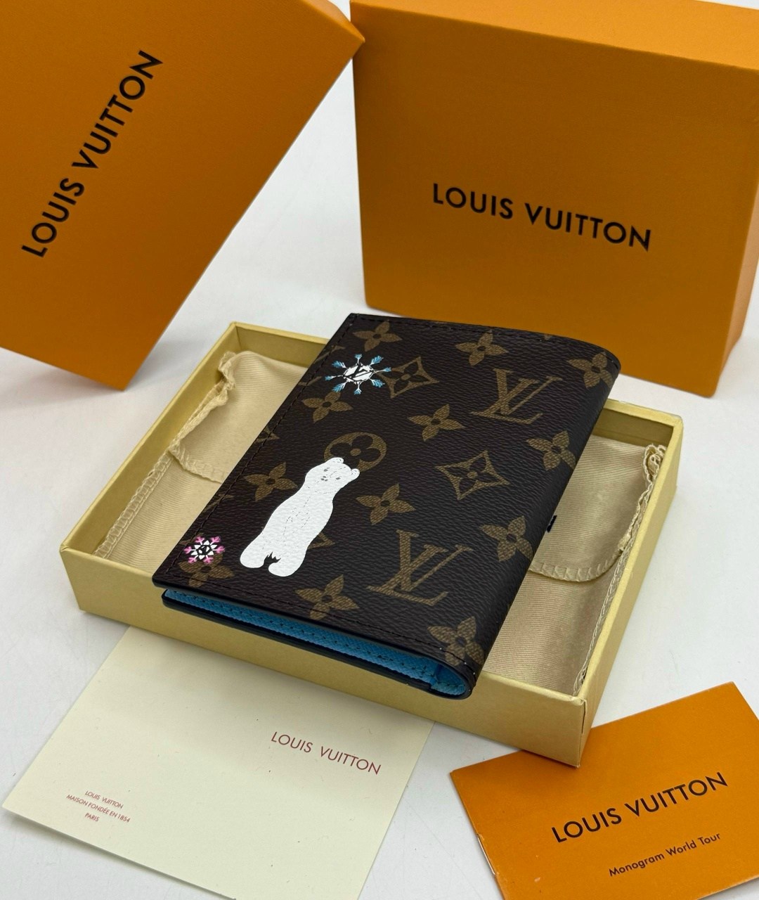 обложка на паспорт louis vuitton,женская обложка на паспорт louis vuitton,кошелек louis vuitton,обложка для документов louis vuitton,louis vuitton wallet & passport cover holder vivienne holiday holly