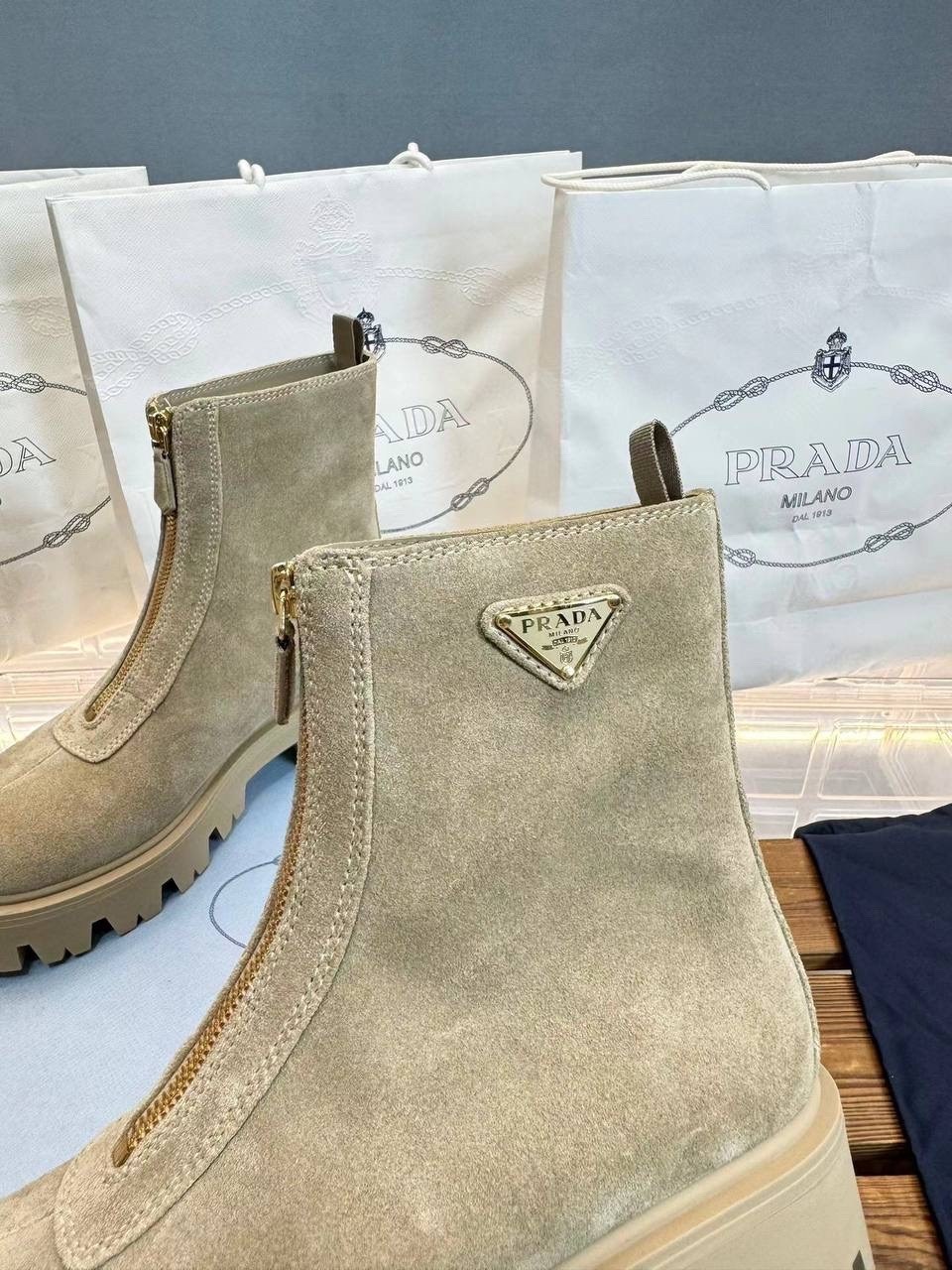 ,женские ботинки,ботинки,женские ботильоны prada,замшевые ботинки