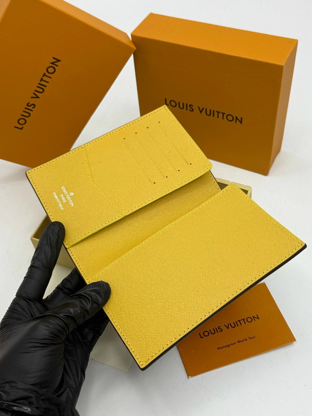 обложка на паспорт louis vuitton,женская обложка на паспорт louis vuitton,кошелек louis vuitton,обложка для документов louis vuitton,louis vuitton wallet & passport cover holder vivienne holiday holly