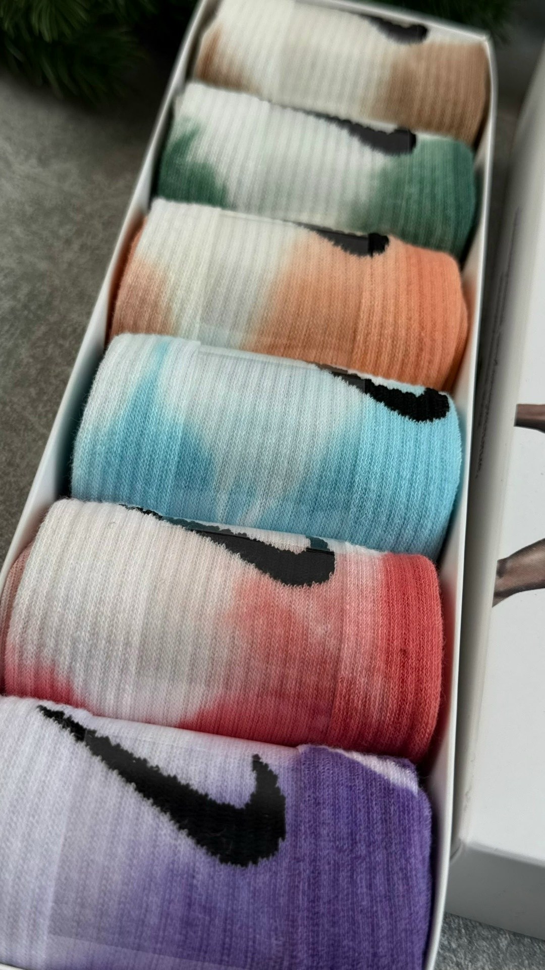 носки цветные,носки длинные найк,носки яркие,носки стиль,длинные носки