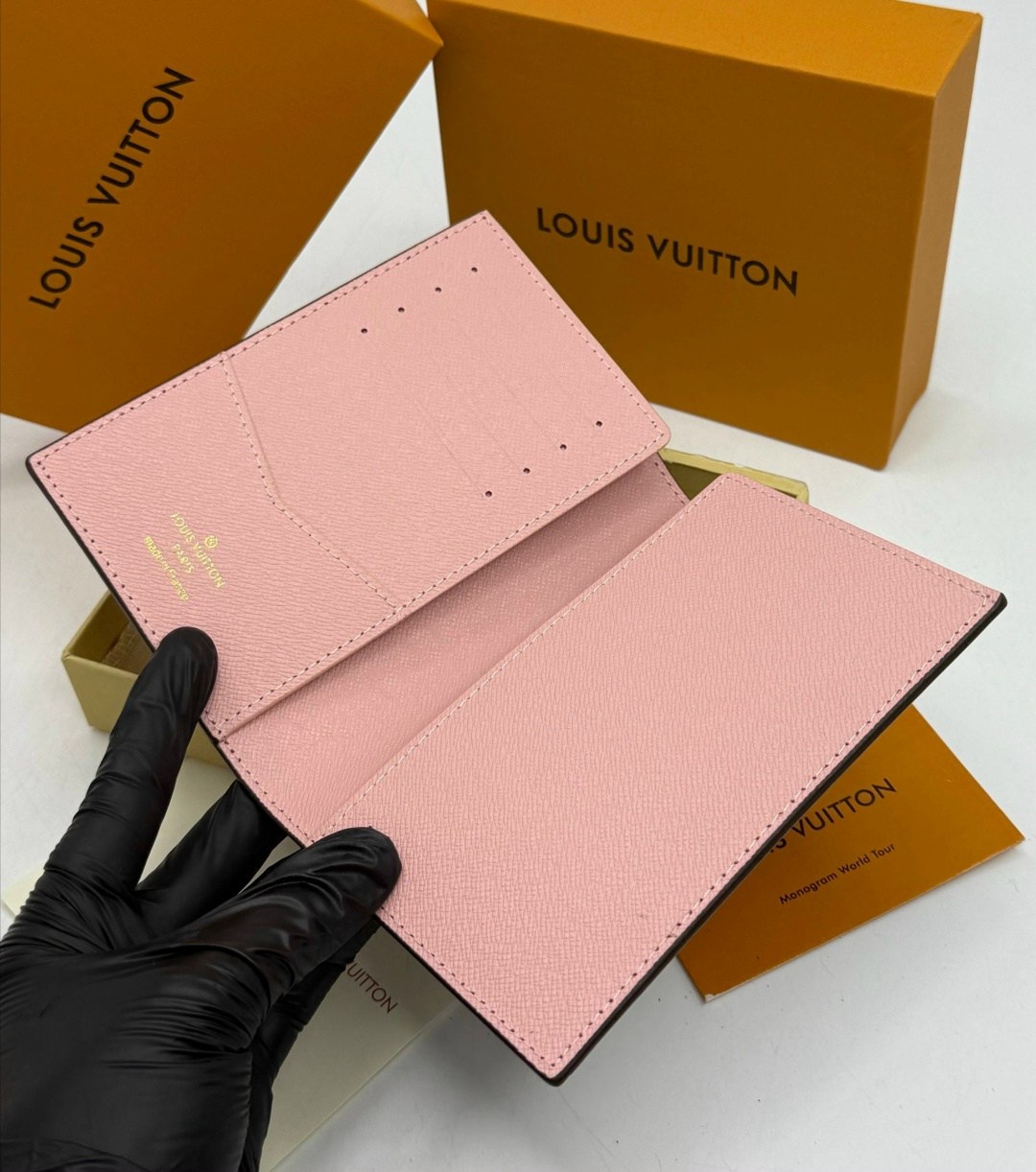 обложка на паспорт louis vuitton,женская обложка для паспорта louis vuitton,обложка на паспорт louis vuitton арт. 8e5b3,обложка для паспорта louis vuitton 14 х 10см,женская обложка для паспорта louis
