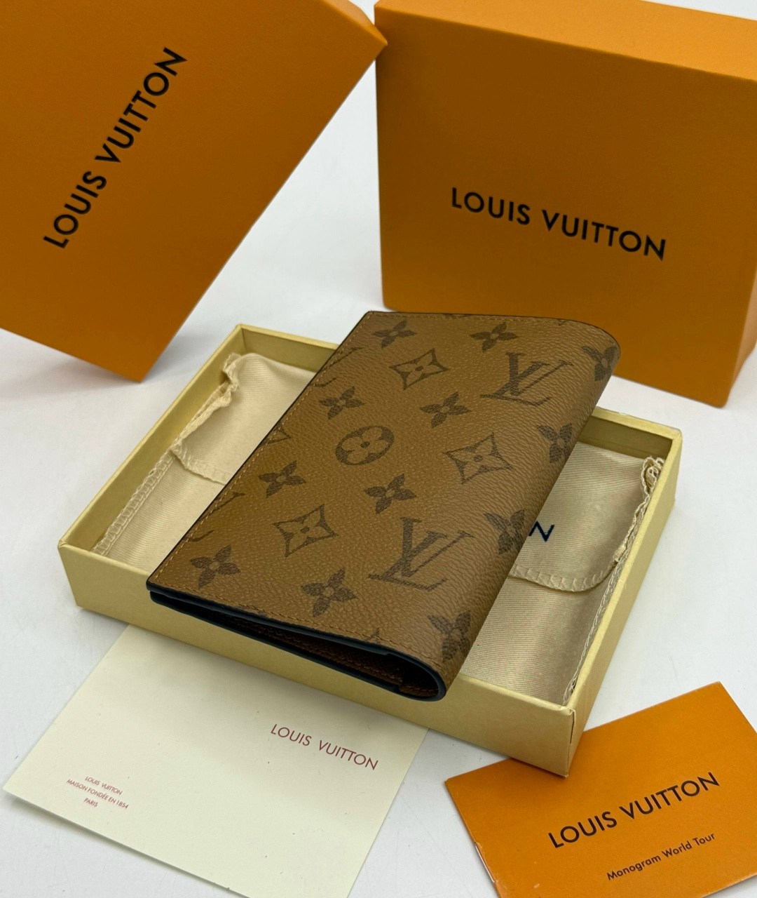 обложка для паспорта louis vuitton,обложка для паспорта louis vuitton monogram,обложка для документов louis vuitton,louis vuitton обложка на паспорт луи виттон,люксовая обложка для паспорта от louis v