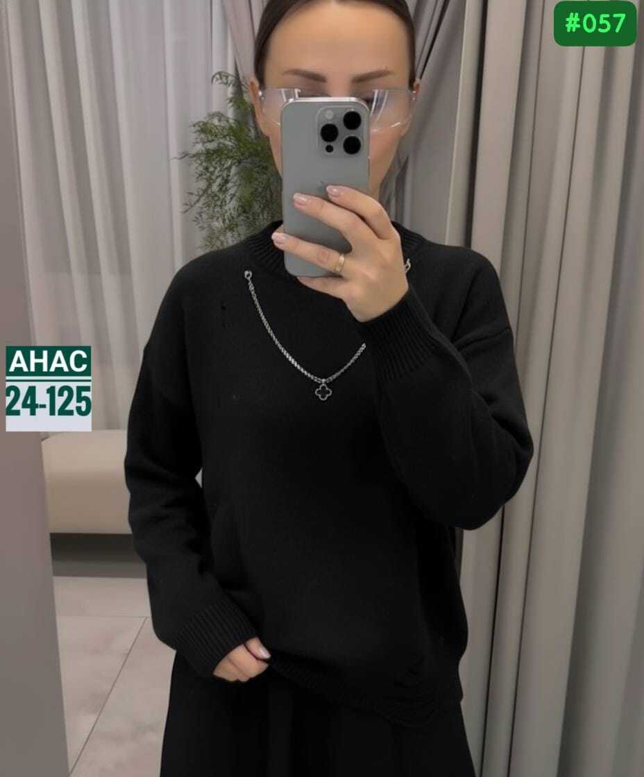 женская кофта,свитер женский,женский джемпер,свитер свободного кроя с рванкой,женская кофта белая