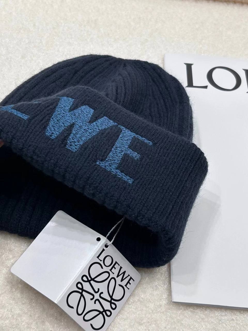 шапка loewe,шапка loewe для мужчин,шапка loewe шерстяная унисекс,шапка-бини вязаная эластичная loewe,вязаная шапка loewe