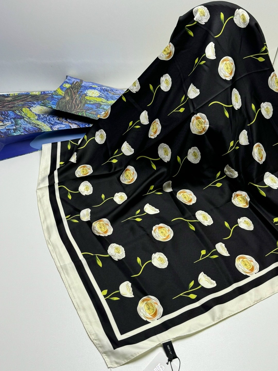 шелковый платок,брендовый платок,женские платки,платок,шарфы и платки