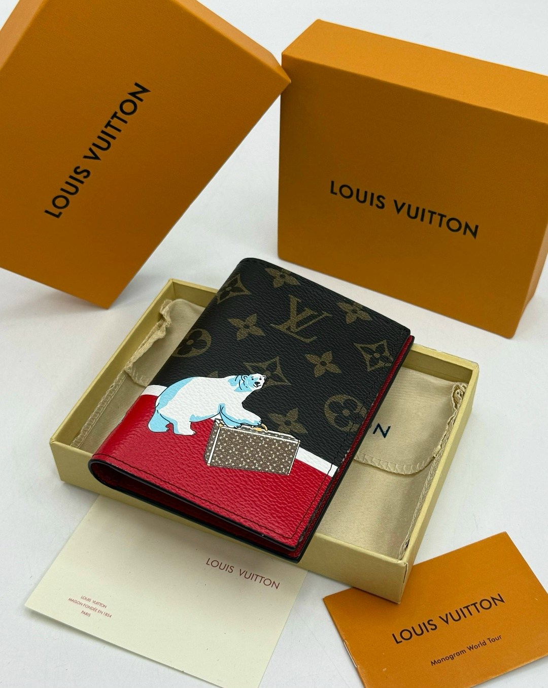 обложка на паспорт louis vuitton,женская обложка на паспорт louis vuitton,кошелек louis vuitton,louis vuitton passport cover,louis vuitton monogram canvas passport cover