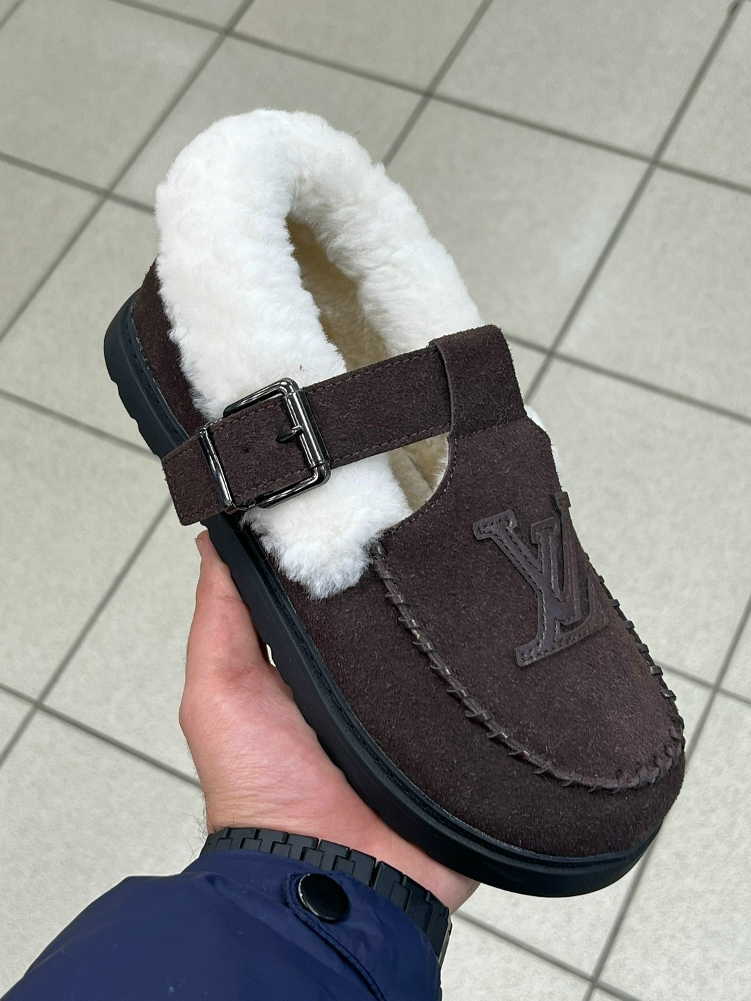 ,женские замшевые ботинки louis vuitton colorado comfort на меху черные,женские лоферы louis vuitton,ботинки louis vuitton,туфли louis vuitton colorado comfort зима премиум