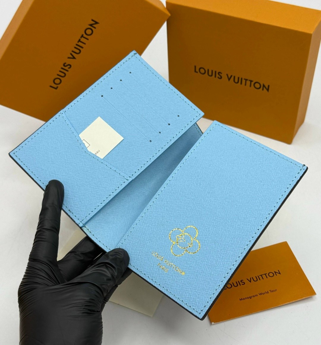 обложка на паспорт louis vuitton,женская обложка на паспорт louis vuitton,кошелек louis vuitton,обложка для документов louis vuitton,louis vuitton wallet & passport cover holder vivienne holiday holly