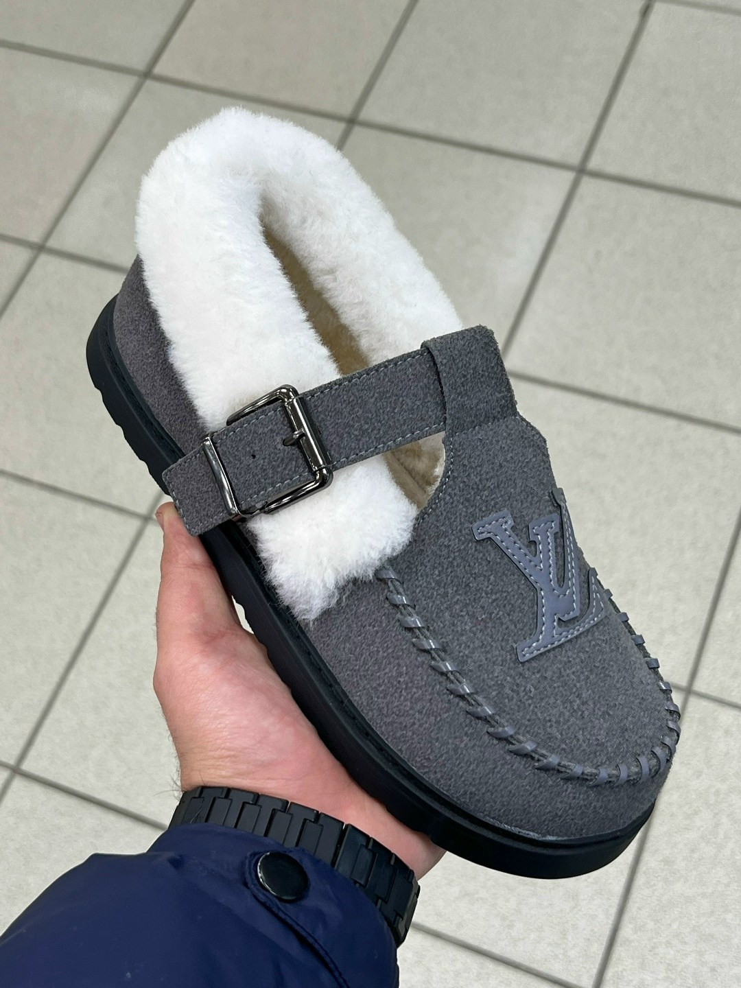 ,женские замшевые ботинки louis vuitton colorado comfort на меху черные,женские лоферы louis vuitton,ботинки louis vuitton,туфли louis vuitton colorado comfort зима премиум