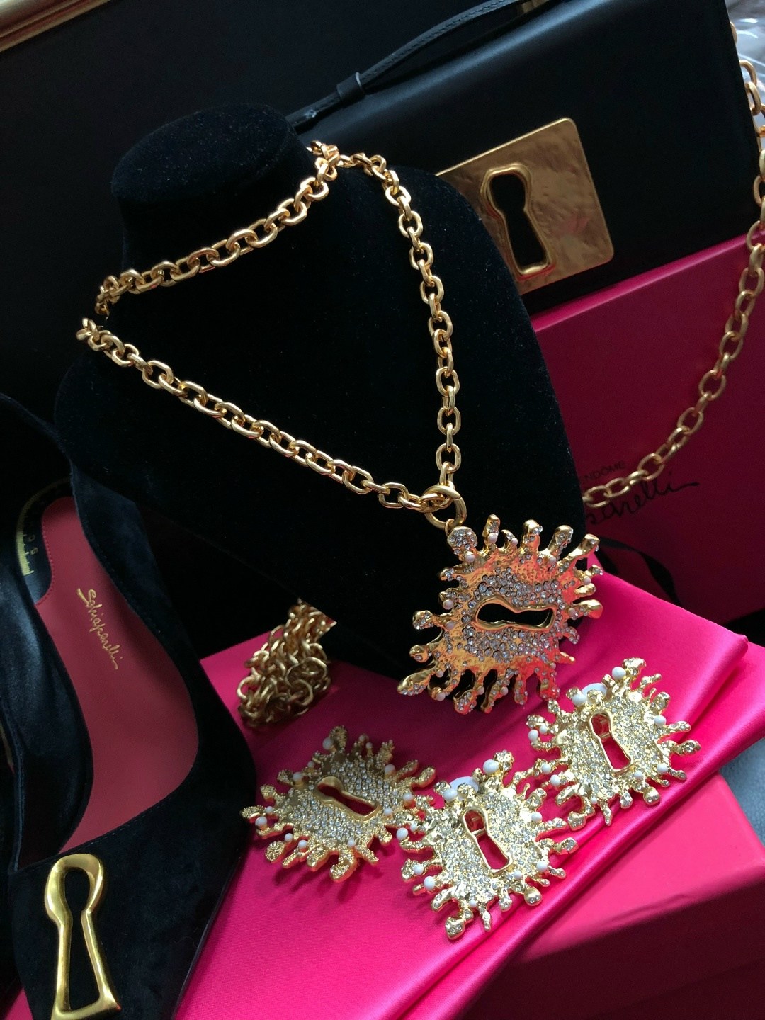 серьги в образе schiaparelli размер 5 см,брендовые серьги,ювелирные украшения,ювелирное изделие,брошь винтажная