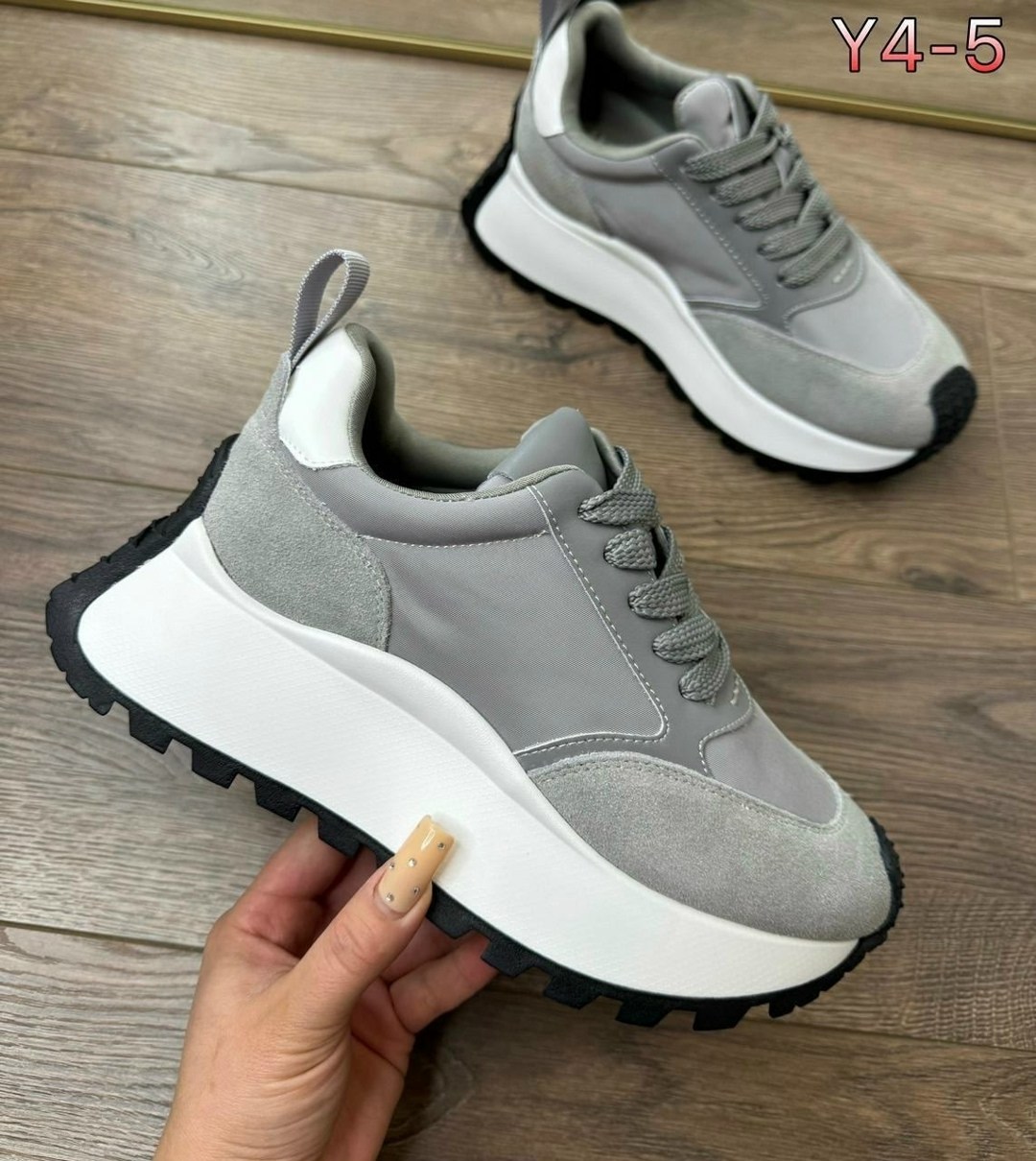 кроссовки женскиe,,кроссовки женские модные,стильные кроссовки,кроссовки из натуральной замши