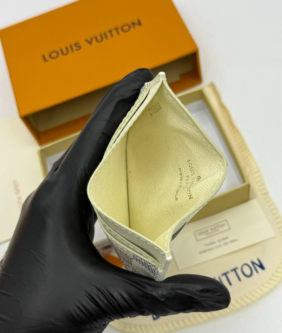 картхолдер louis vuitton,louis vuitton визитница,картхолдер луи виттон оригинал,визитница картхолдер louis vuitton,обложка на паспорт louis vuitton