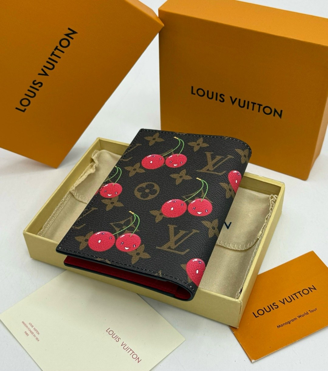 обложка на паспорт louis vuitton,женская обложка для паспорта louis vuitton,обложка на паспорт louis vuitton арт. 8e5b3,обложка для паспорта louis vuitton 14 х 10см,женская обложка для паспорта louis