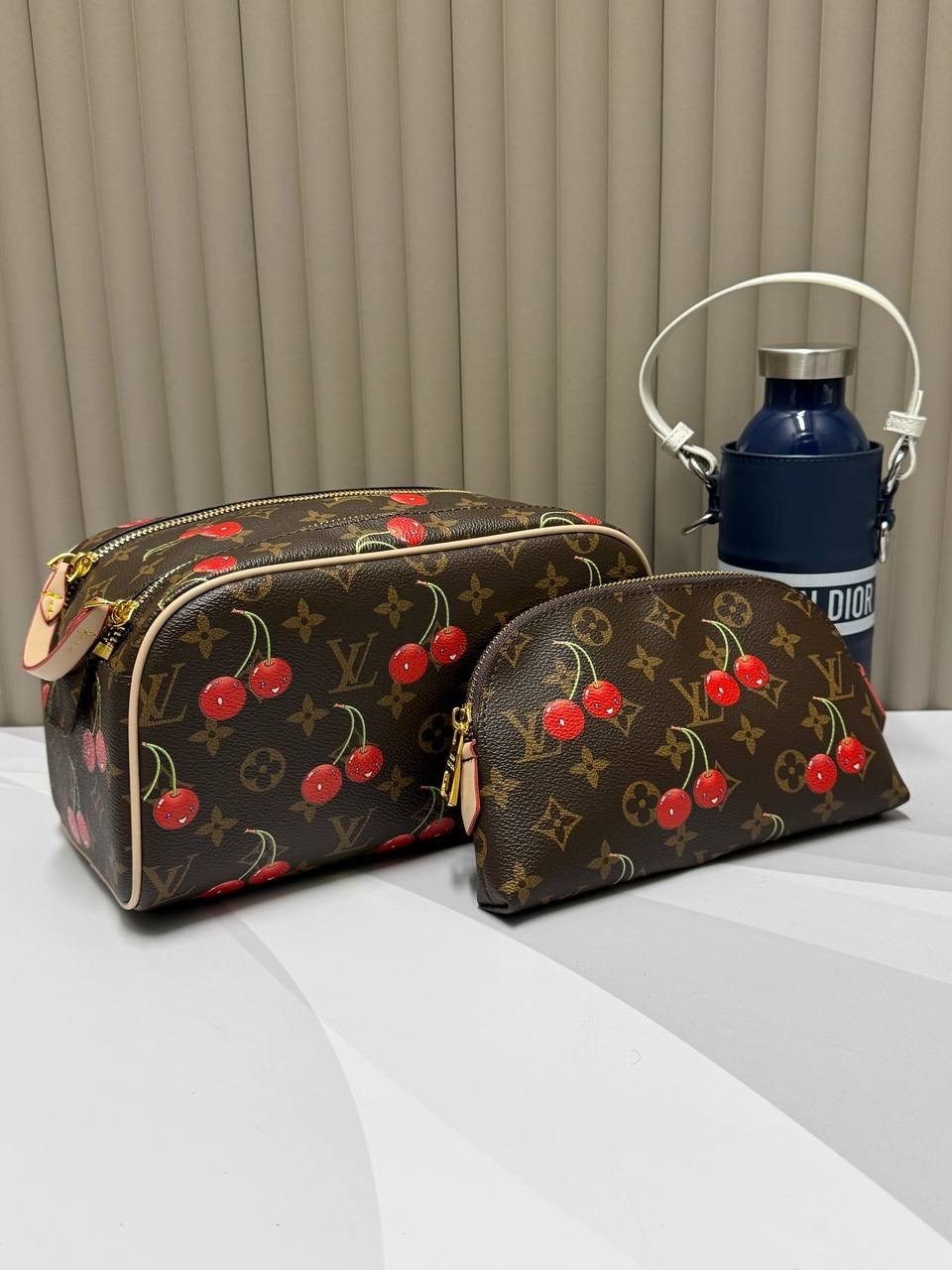 косметичка louis vuitton,походная косметичка луи виттон,луи виттон косметичка,большая косметичка от луи виттон,косметичка луи витон