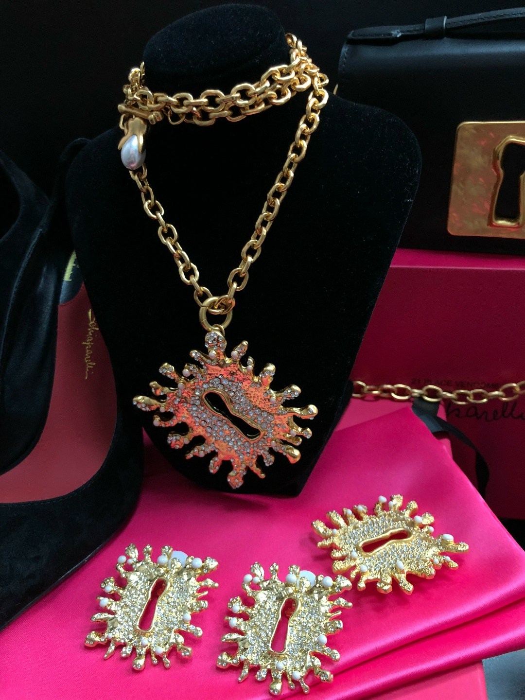 серьги в образе schiaparelli размер 5 см,брендовые серьги,ювелирные украшения,ювелирное изделие,брошь винтажная