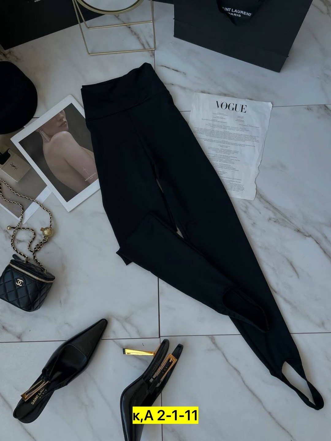 бежевые спортивные леггинсы в рубчик для женщин,бежевые трикотажные леггинсы в рубчик,белые легинсы,легинсы в рубчик,трикотажные легинсы