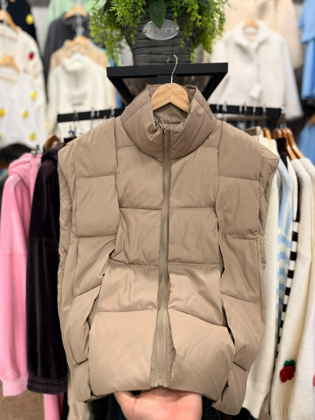 жилетка женская,женский жилет,теплый жилет,жилет,пуховой жилет