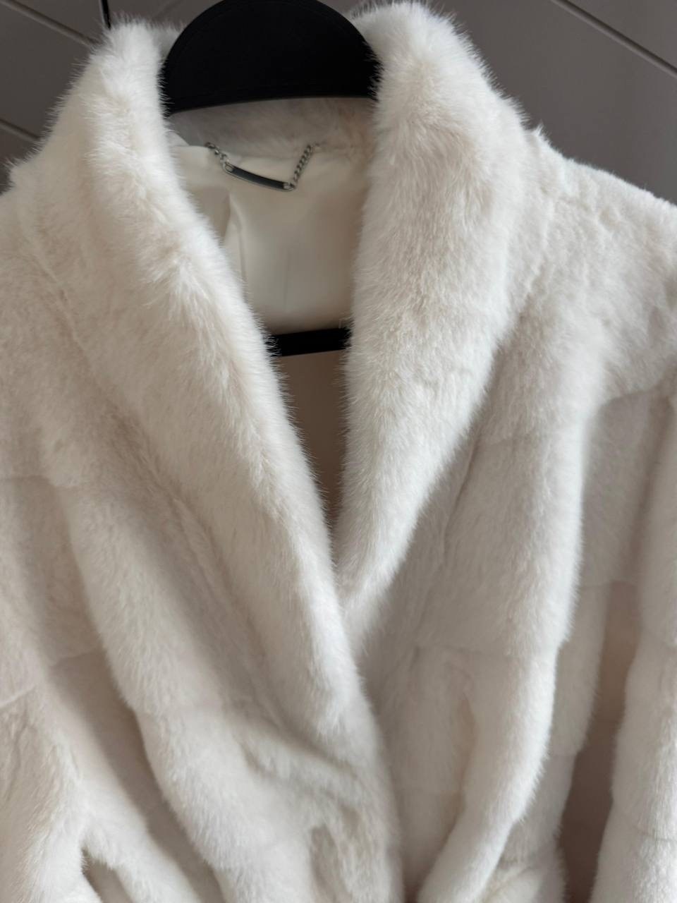 белая норковая шуба,норковая шуба,белая норковая шуба с поясом,женская норковая шуба,белая норковая шуба с капюшоном