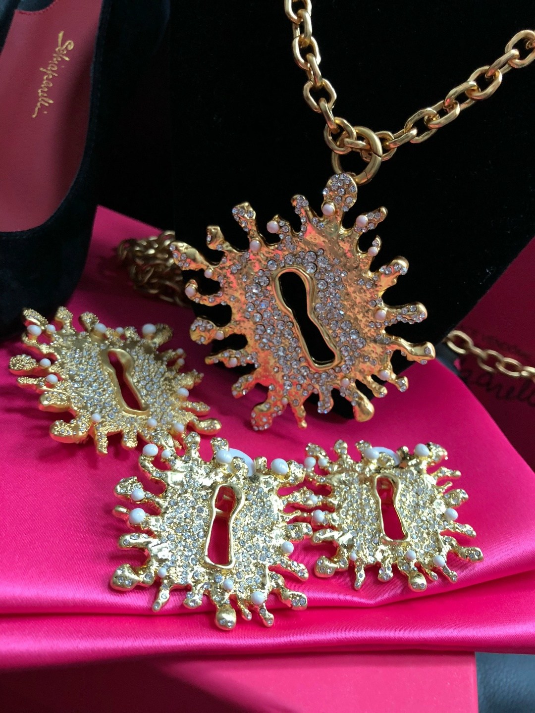 серьги в образе schiaparelli размер 5 см,брендовые серьги,ювелирные украшения,ювелирное изделие,брошь винтажная