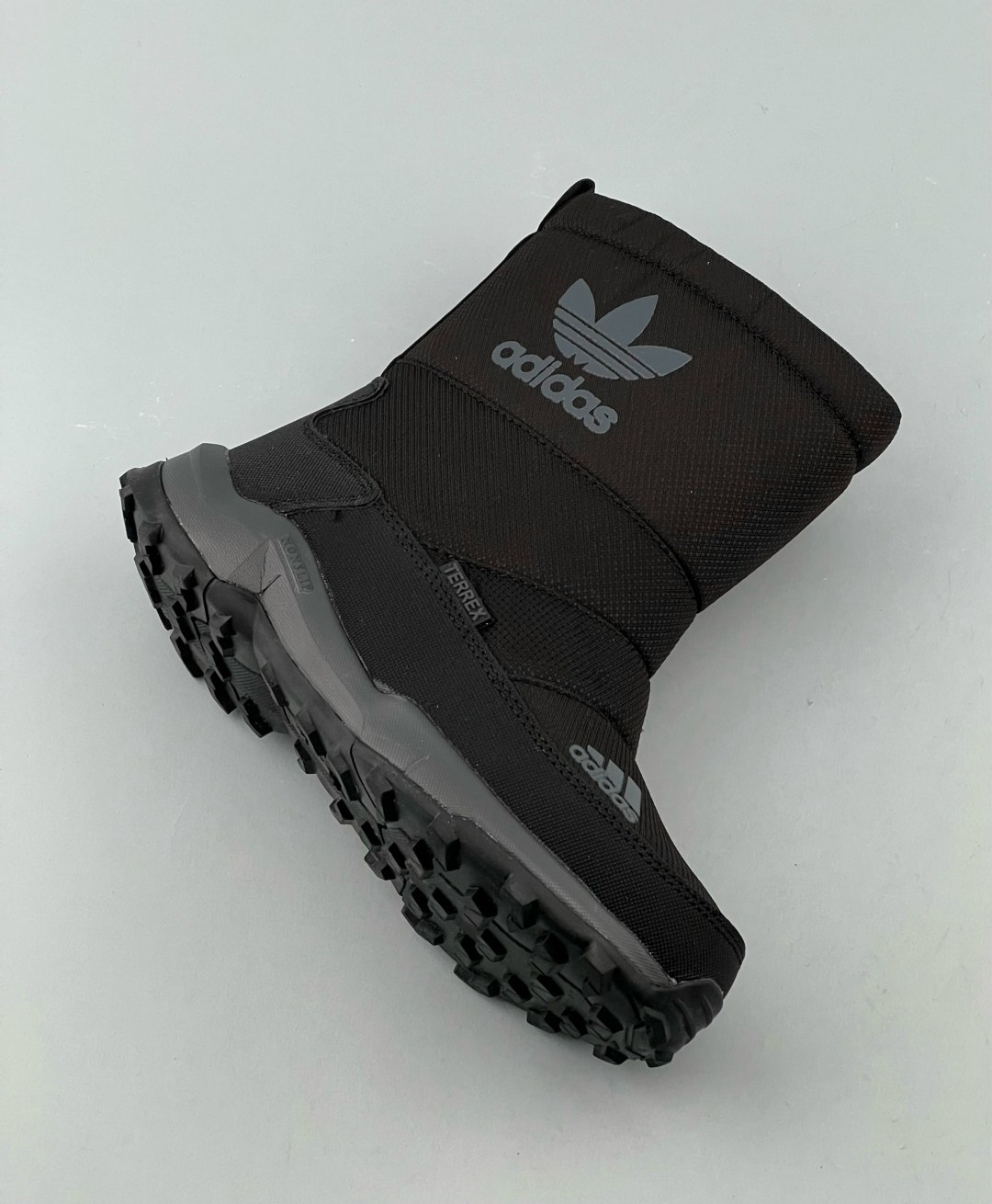 дутики adidas зимние непромокаемые,дутики высокие сапоги на меху женские adidas,дутики adidas,зимние сапоги adidas,дутыши адидас