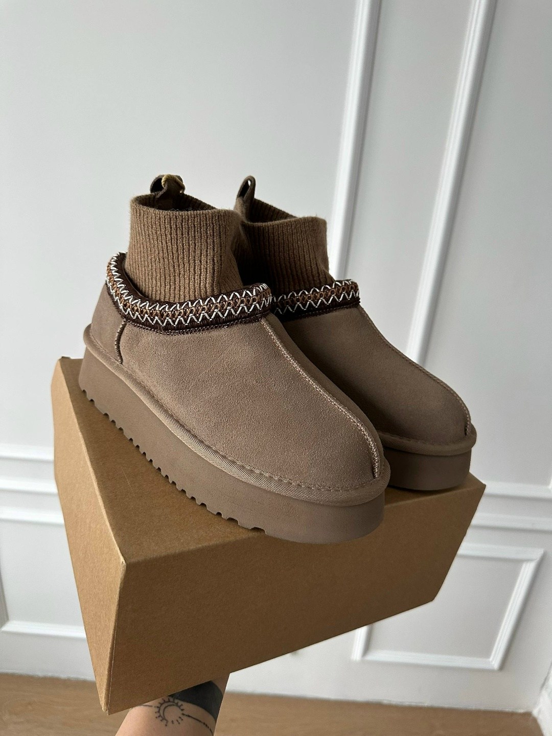 угги женские,угги натуральные короткие с носком на платформе ango shoes,,зимние женские угги,угги