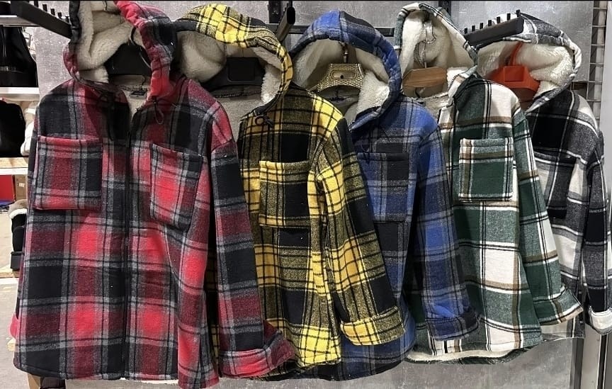 рубашка теплая в клетку с капюшоном,рубашка в клетку теплая,рубашка в клетку с мехом,рубашка с капюшоном в клетку,клетчатая рубашка с капюшоном