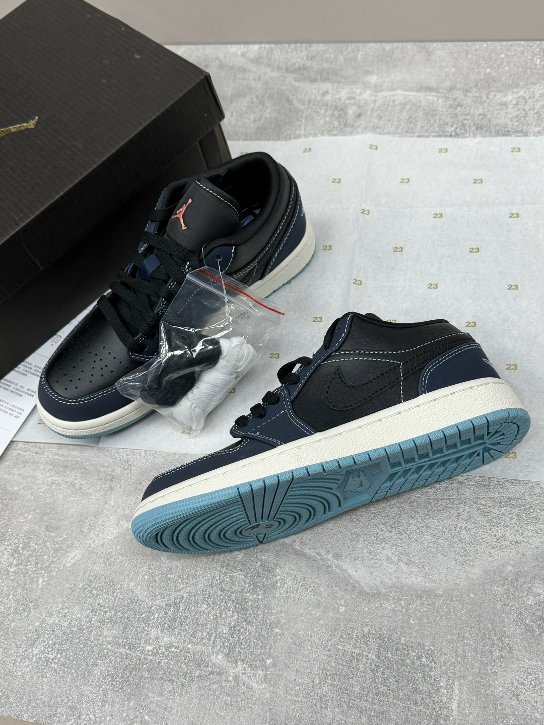 кроссовки nike air jordan 1 low 'concord',кроссовки nike air jordan 1 low лакированные,кроссовки nike air jordan 1 low,nike air jordan 1 low,кроссовки унисекс