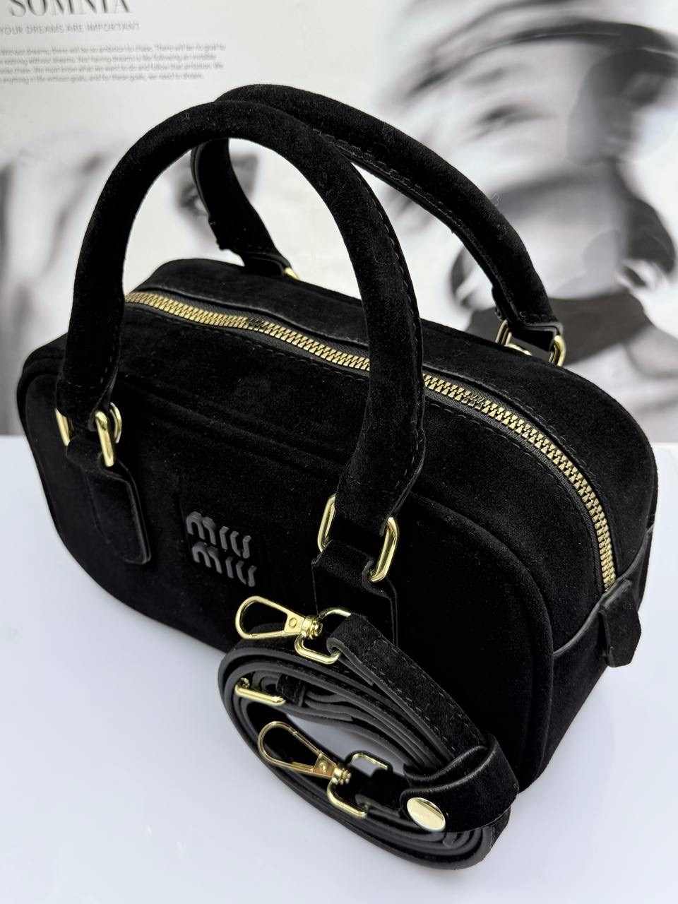 замшевая чёрная сумка miu miu 28x13 см,замшевая чёрная сумка miu miu 23x13 см,сумка miu miu женская на плечо замшевая,сумка замшевая miu miu,замшевая сумка