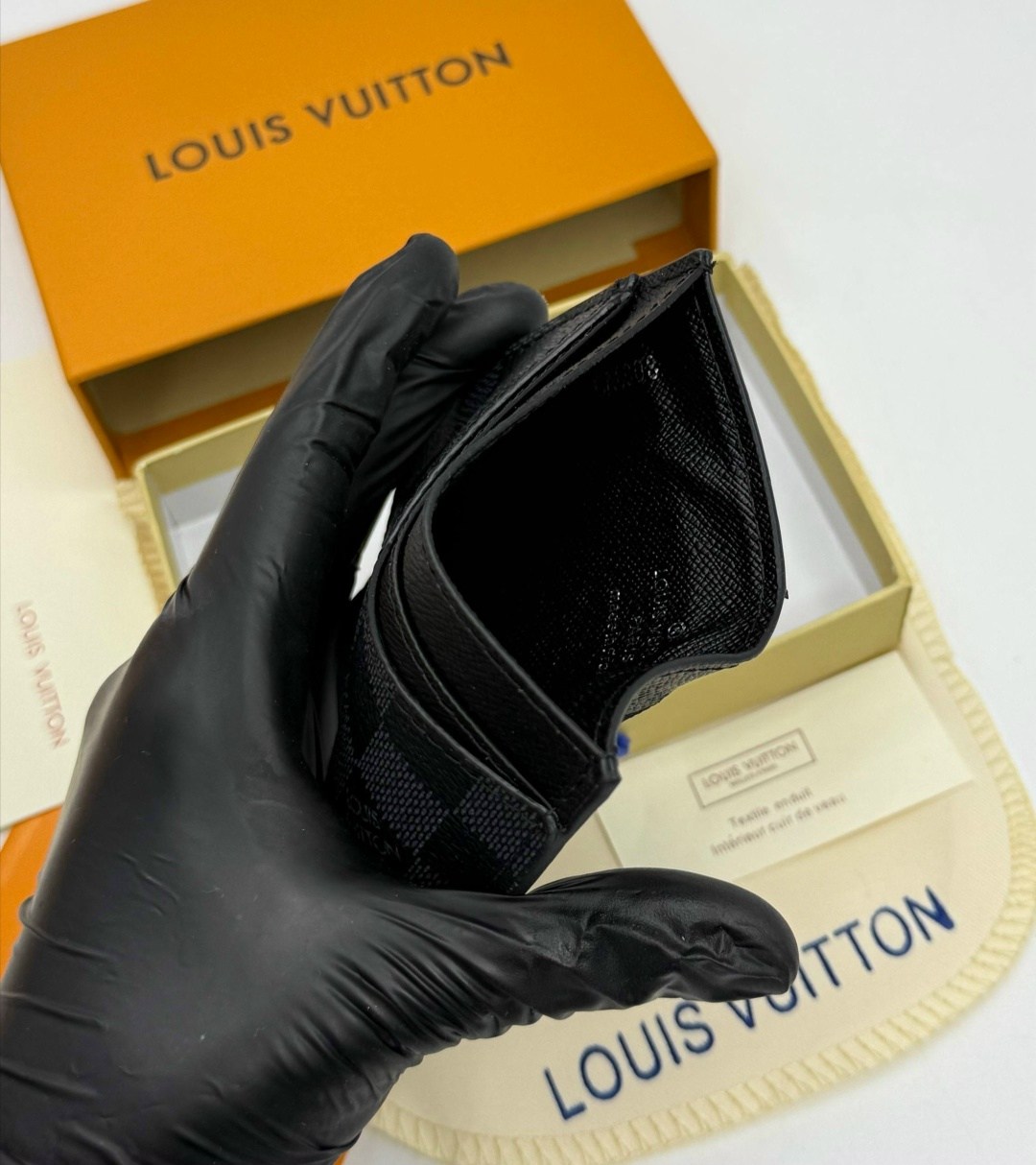 картхолдер louis vuitton,визитница луи виттон мужская,визитница картхолдер louis vuitton,louis vuitton визитница,обложка для паспорта louis vuitton