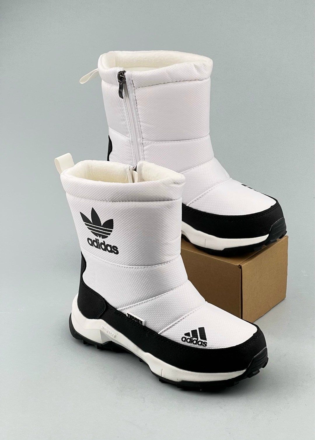 дутики adidas зимние непромокаемые,дутики высокие сапоги на меху женские adidas,дутики adidas,зимние сапоги adidas,дутыши адидас